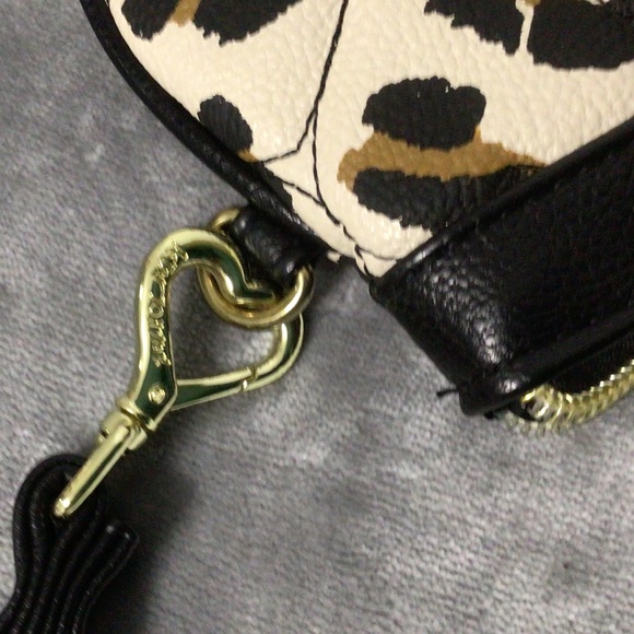💐Betsey Johnson Quilted Hearts Leopard Print Wristlet Cream/Black/Brown - Picture 4 of 4